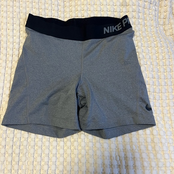 Nike pro shorts - Picture 1 of 1